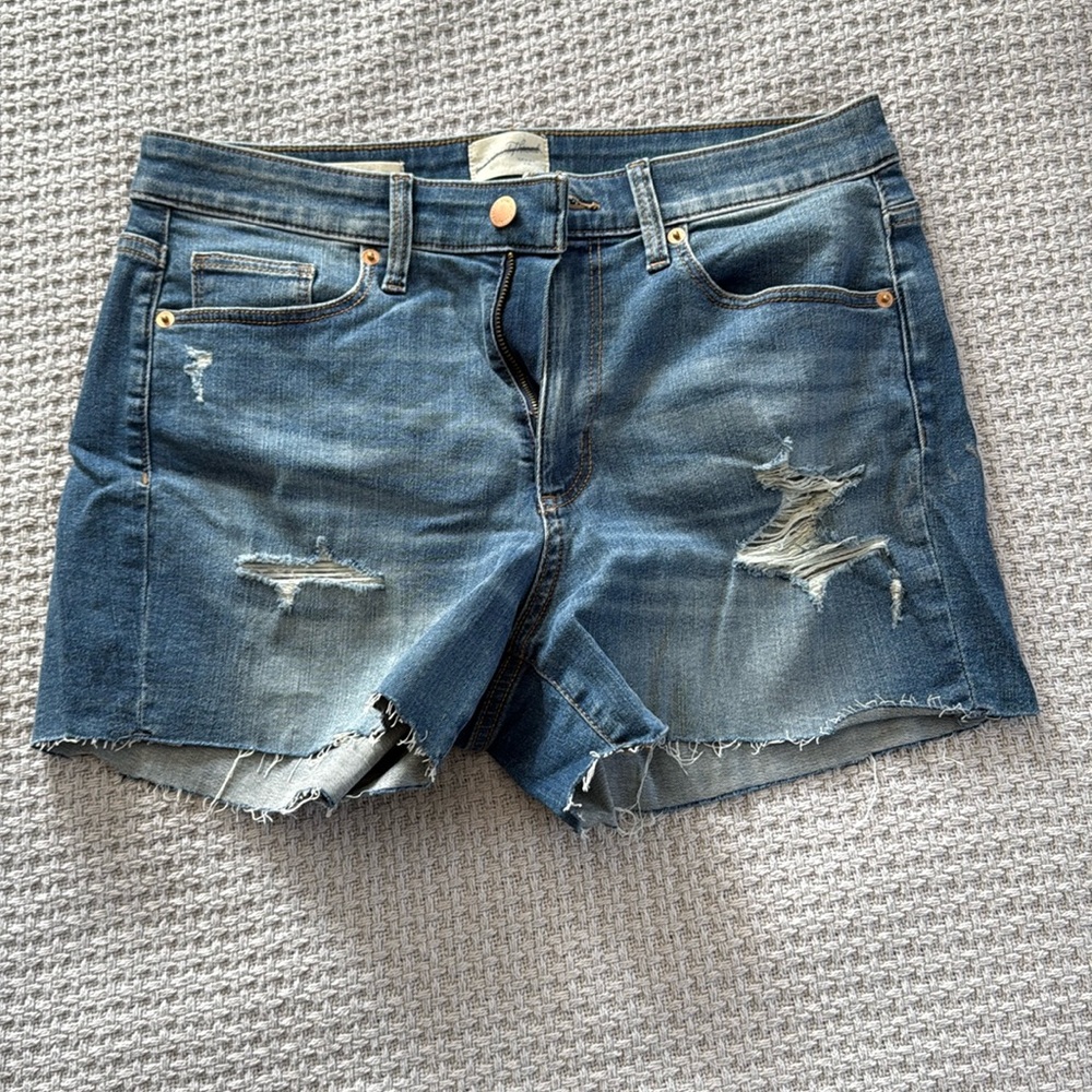 NWOT Universal Threads Women’s Cutoff Jean shorts